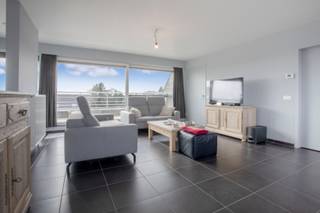 Gelegen in centrum Tielt, in residentie Pieter Masiere, vinden we dit perfect onderhouden en ruime penthouse met 3 slaapkamers, autostaanplaatsen...