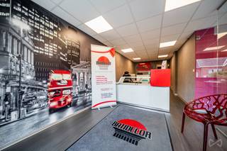 0484/06.1000À LOUER – Ensemble de Bureaux, Entrepôts & Showroom – Awans – Fonctionnel & ÉquipéSitué à Awans, dans un environnement professionnel...