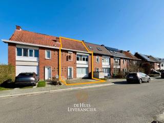 Op een bijzonder gunstige locatie in Kontich, vlak bij het centrum maar toch rustig gelegen in de gegeerde Altenawijk, presenteert de...