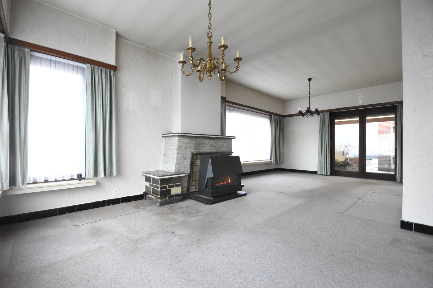 Te renoveren gezinswoning met 3 slaapkamers, ruime zolder en tuin – met oprit naast de woning - foto 2