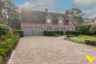 Ruim en verzorgd landhuis gelegen aan de Slagmolenstraat 53 in Mol, op een prachtig perceel met een mooie, goed onderhouden tuin.Deze charmante...