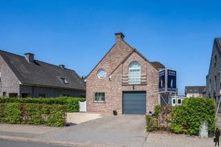 Ruime woning (ca. 225m²) met 3 grote slk’s, garage en mooie tuin op 726m².BEKIJK ZEKER ONZE (VIRTUELE) GRONDPLANNEN EN ATTESTEN VOOR DE INDELING EN...