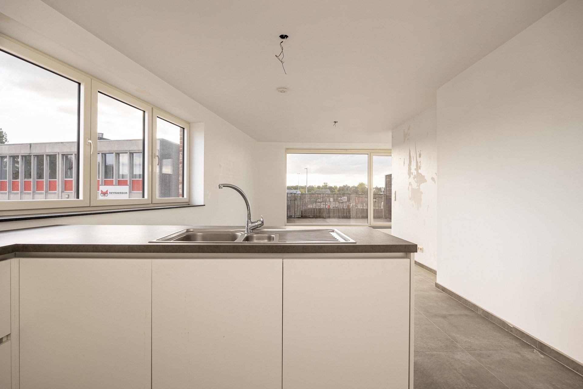 Appartement met 1 slaapkamer en autostaanplaats in het centrum van Kemzeke - foto 3