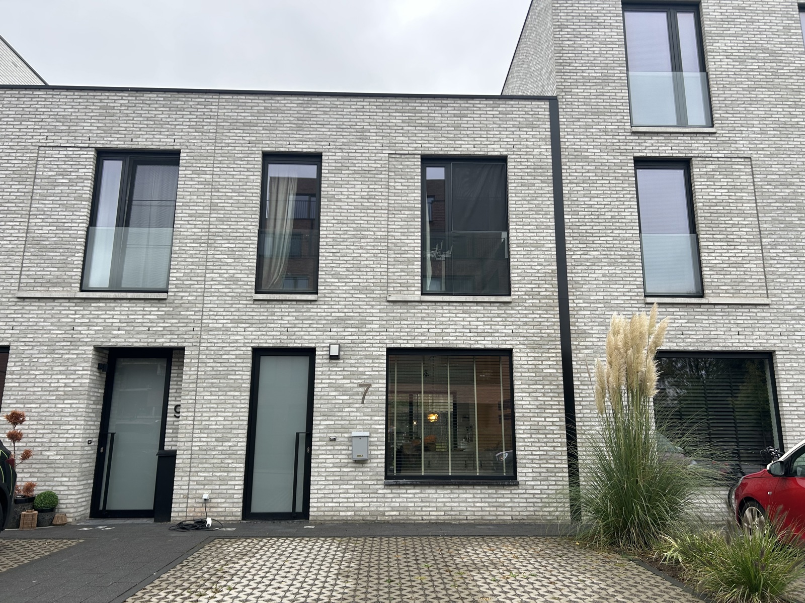 Energiezuinige woning met 3 slpkamrs, tuin & 2 staanplaatsen - foto 1
