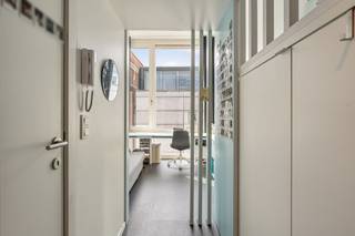 Deze mooie studentenkamer maakt deel uit van residentie 'WooW' dewelke in 2015 volledig gerenoveerd werd. De residentie is centraal gelegen en...