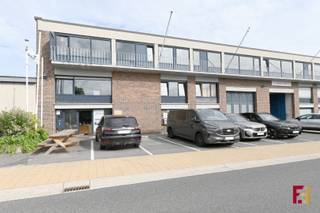 Ben je op zoek naar een praktische en goed gelegen kantoorruimte voor jouw onderneming? Deze kantoorruimte van 190 m², gelegen in Merelbeke, biedt...