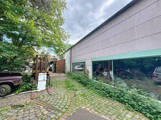 Te koop: Handelspand met diverse mogelijkheden in OpwijkOp een uitstekend bereikbare locatie bieden wij een veelzijdig handelspand aan, ideaal voor...