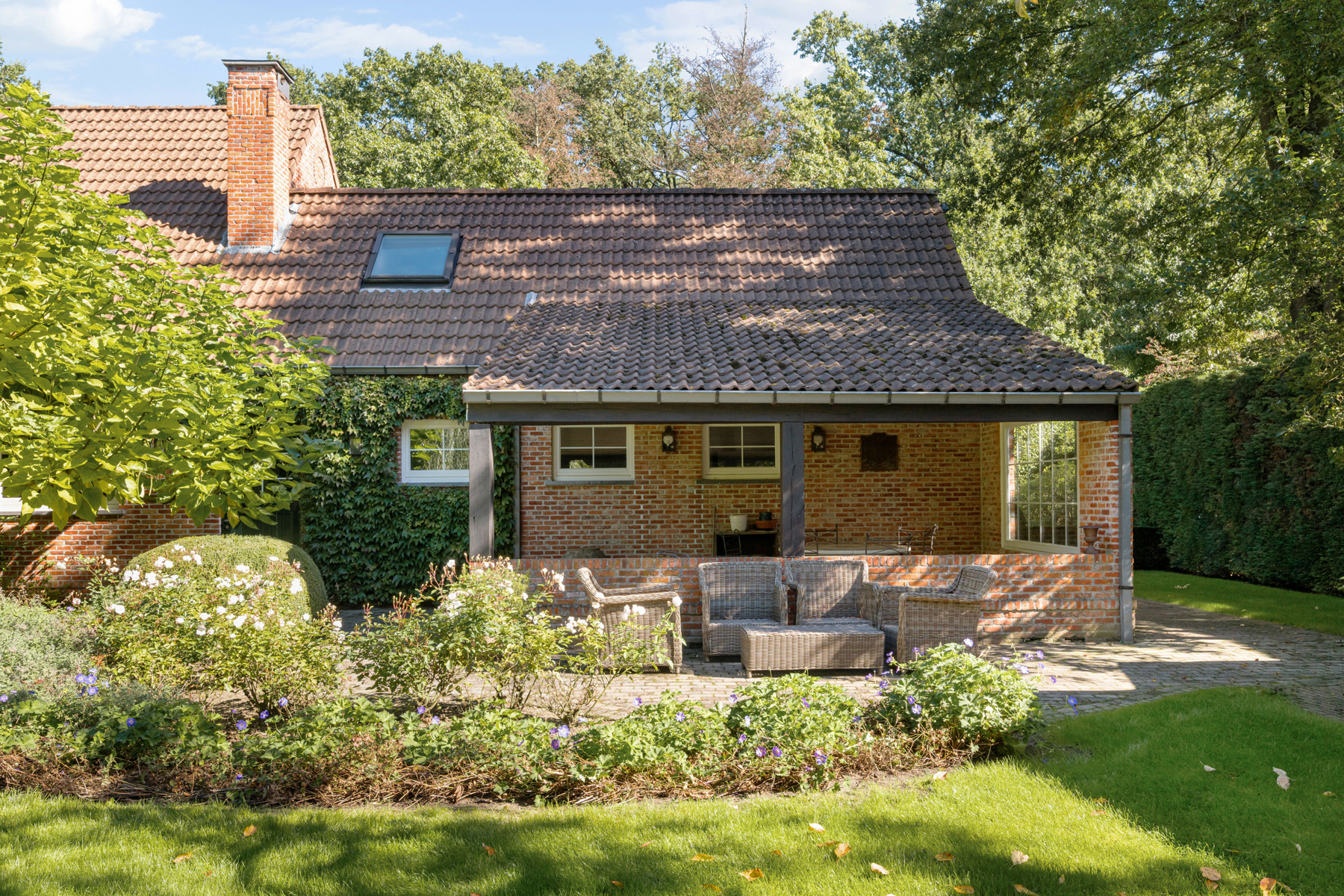 Ruime villa met lift, 4 slaapkamers en prachtige tuin! - foto 4