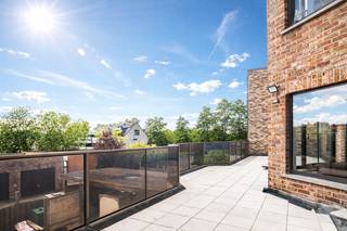 Stel je voor: thuiskomen en meteen kunnen genieten van een zuidgericht terras van maar liefst 50 m², waar de zon je begeleidt van ’s morgens tot...