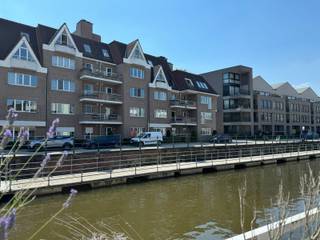 Wonen aan het water.Dit appartement is gelegen op een top-ligging tussen Bruul en Ijzerenleen met zicht op de binnendijle.Via de inkomhal bereiken...
