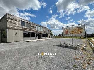 Benaderende OPPERVLAKTEN:Gelijkvloers: 230 m2Ruime parkeergelegenheid: 25-tal wagens (toegankelijk via 2 straten).INDELING:Gelagzaal 60-tal personen...