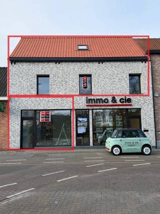 Op deze rustige ligging nabij de Heide te Waasmunster bieden we deze prachtige totaalrenovatie aan.Op het gelijkvloers hebben we vooraan een ruime...