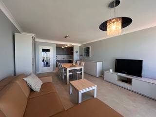 Ben je op zoek naar een stijlvol en volledig uitgerust gemeubeld appartement aan de Belgische kust? Dit ruime en lichtrijke appartement op de...