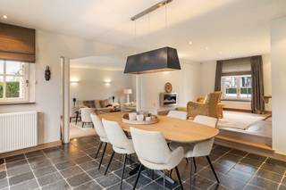 In de residentiële en groene Bieststraat in Hever bevindt zich deze indrukwekkende villa. Met een bewoonbare oppervlakte van 316 m² en een...