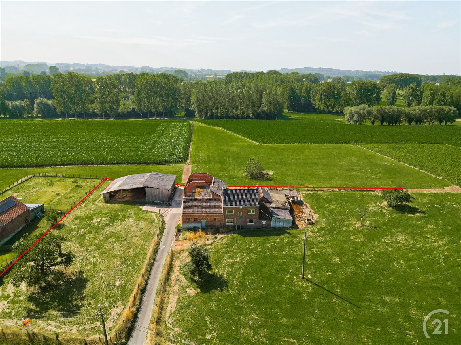 Te renoveren fermette met bijgebouwen en weide op 67are - foto 1