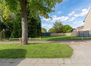 <p>Building Lot (HOB) with Exceptional Development Potential – Herentalsebaan, Wommelgem</p><p>Spacious building lot for a semi-detached home with the potential for up to approx. 360 m² of gross floor area—also ideal for a “kangaroo home.”<br />Located on Herentalsebaan in Wommelgem (near the border with Ranst), we are offering this attractive building lot for the construction of a particularly spacious semi-detached home.</p><p>The lot is approximately 15 meters wide and 15 meters deep. Thanks to a potential building zone of approximately 12 × 10 meters, a spacious home can be built here.</p><p>Potential building volume<br />• Ground floor: approx. 120 m²<br />• First floor: approx. 120 m²<br />• Top floor under a sloped roof<br />• Up to approx. 360 m² gross floor area</p><p>The generous dimensions offer numerous possibilities: a large living area with an open kitchen, an office or practice space, multiple bedrooms and bathrooms, a walk-in closet, a hobby room, and a fully functional attic.</p><p>Ideal for multigenerational living</p><p>The spacious building volume also makes the lot particularly attractive for multigenerational living. A separate living area for parents or family members living on-site can be integrated with the main residence, balancing both togetherness and privacy.</p><p>Key Features<br />• 15-meter lot width<br />• Potential building width of approx. 12 meters<br />• Floor area of up to approx. 120 m² per full story<br />• Up to approx. 360 m² gross floor area<br />• Top floor under a sloped roof<br />• Suitable for a very spacious family home<br />• Potential for a “kangaroo” home or assisted living<br />• Located on Herentalsebaan in Wommelgem</p><p>A wonderful opportunity for those who aren’t just looking for a home, but for the space to create a completely custom home.</p><p>The dimensions, floor areas, construction possibilities, and options for kangaroo or assisted living mentioned are indicative. Any development is subject to applicable urban planning regulations and the obtaining of the required permits.</p><p>Interested? Contact us for more information or to schedule a site visit: info@markasa.be or 03/827.72.92</p>
