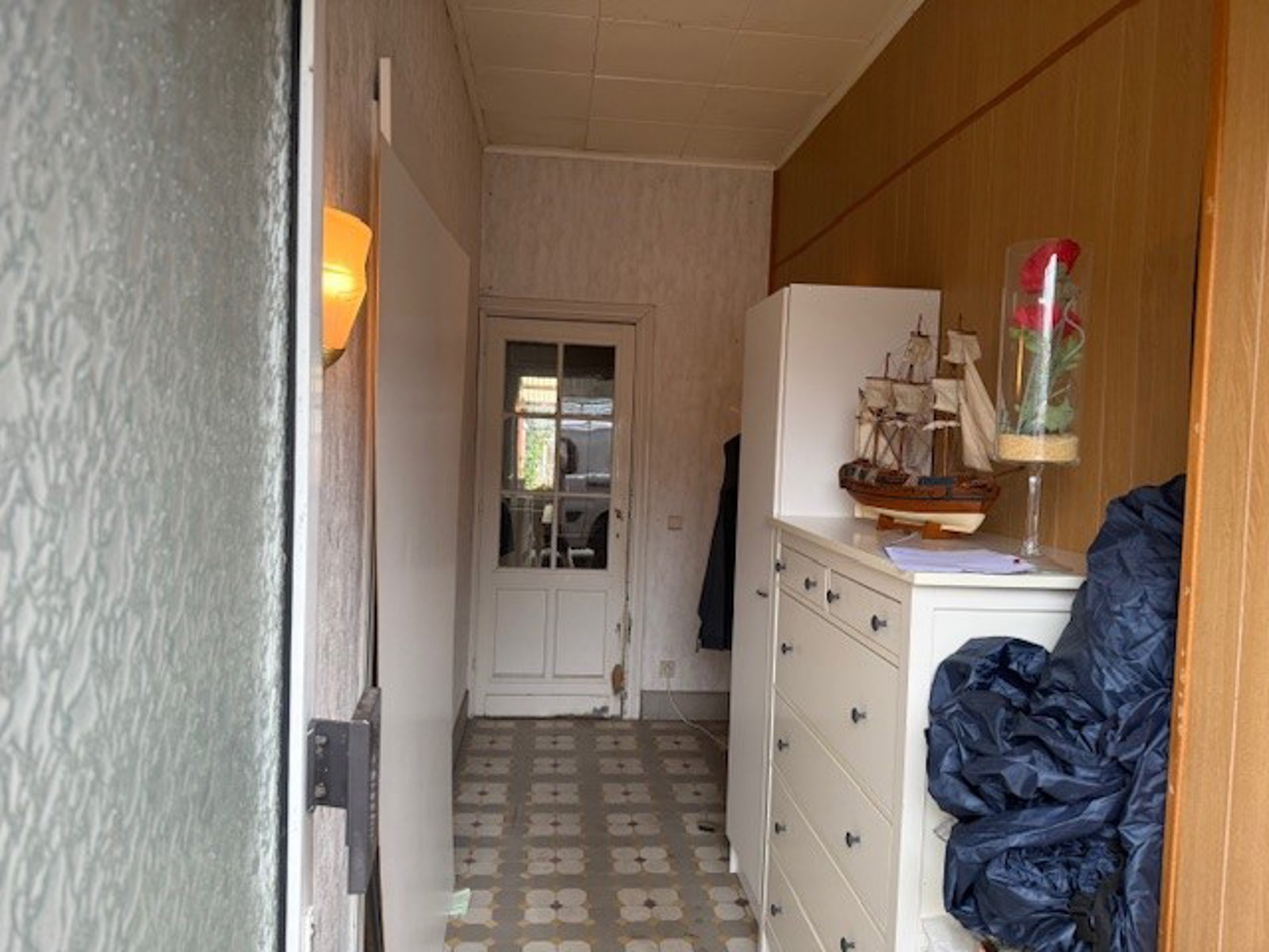 Karaktervolle woning met hoge plafonds – renovatieproject met veel potentieel. - foto 2