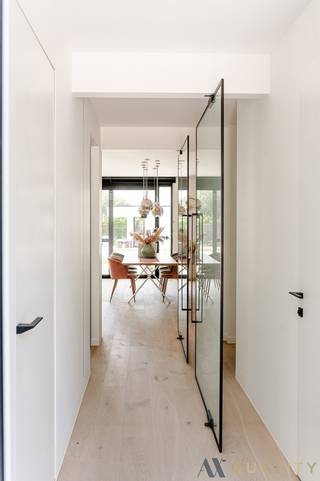 Exclusieve villa op een perceel van 1741m² gelegen in het charmante Branst (Bornem), pal aan de oevers van de Schelde, geniet u hier dagelijks...