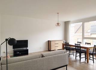 Uiterst aangenaam en volledig instapklaar gemeubeld appartement gelegen nabij Antwerpsestraat  grenzend aan Wilrijk en Berchem. Ca 90 m² bew...