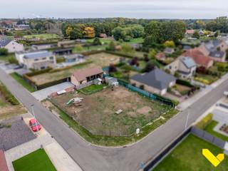 Bouwgrond met reeds aanwezig luxueus bijgebouw.Deze bouwgrond bevindt zich op een zeer rustige locatie en biedt mogelijkheden tot bouwen van een...