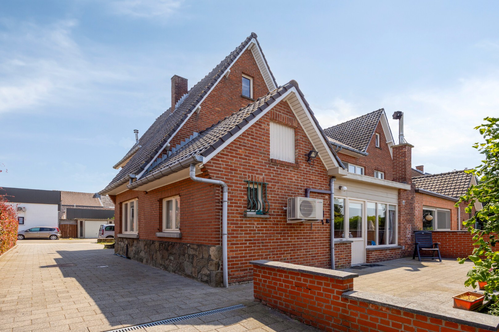 Ruime woning met vrijstaande garage en diepe tuin - rustig gelegen in stadsrand Tongeren - foto 4