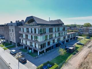 Recent en kwalitatief kantoorgebouw met verschillende groendaken en een functionele hedendaagse indeling. Het pand biedt een volledig...