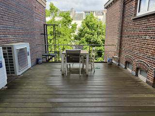 Zeer ruim herenhuis met tuin op aangename ligging in Antwerpen.Indeling van de woning:Sousterrain:Garage: +/- 13.5 m². Kelderberging : +/- 5...