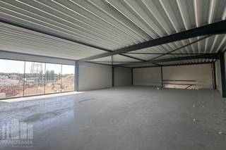 <strong>Nieuwbouw KMO-unit</strong> te koop met een oppervlakte van <strong>446 m² </strong>met <strong>216 m² kantoorruimte</strong> en <strong>7 privatieve parkeerplaatsen</strong>.<br />De loods maakt deel uit van het bedrijvenpark Buda, een modern KMO-park gelegen langs de Budasteenweg 26 in Machelen, op een strategische locatie vlakbij de Ring van Brussel (R0). Dit biedt uitstekende verbindingen naar zowel het centrum van Brussel als belangrijke autosnelwegen, ideaal voor bedrijven die mobiliteit en logistieke efficiëntie centraal stellen.<br /><br />Binnen het park kan een <strong>nieuwbouwproject van +/- 1.480 m²</strong> gerealiseerd worden, volledig op maat van de koper. Het gebouw biedt tal van mogelijkheden: het kan als één geheel worden ontwikkeld of opgesplitst worden in meerdere units, afhankelijk van de specifieke noden van de eindgebruiker. Hierdoor is het project geschikt voor zowel kleine als middelgrote bedrijven, actief in uiteenlopende sectoren. Daarnaast bestaat de mogelijkheid om een mezzanine toe te voegen, wat extra flexibiliteit biedt in het gebruik van de ruimte.<br /><br />De combinatie van flexibiliteit in bouwopties, een toplocatie vlakbij logistieke en economische hubs, en een aantrekkelijke, professionele omgeving maakt Bedrijvenpark Buda een uitstekende keuze voor groeiende ondernemingen.<br />Mogelijkheid tot aankopen van privatieve parkeerplaatsen. Ruime parkeermogelijkheid op het verharde terrein.<br /><br />Voor meer informatie, plannen of een vrijblijvend plaatsbezoek kan u terecht bij <strong>PANORAMA B2B</strong> op <strong>0477 30 40 05</strong>
