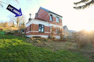 Composition :Sous-sol : Caves : 18,68 / 14,51 m²Rez-de-Chaussée : Hall d'entrée : 4,68 m², salon : 14,80 m², salle à manger : 16,88 m², cuisine :...