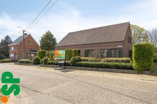 Deze instapklare woning biedt een unieke combinatie van ruimte, comfort en een uitstekende ligging in een kindvriendelijke omgeving, op...