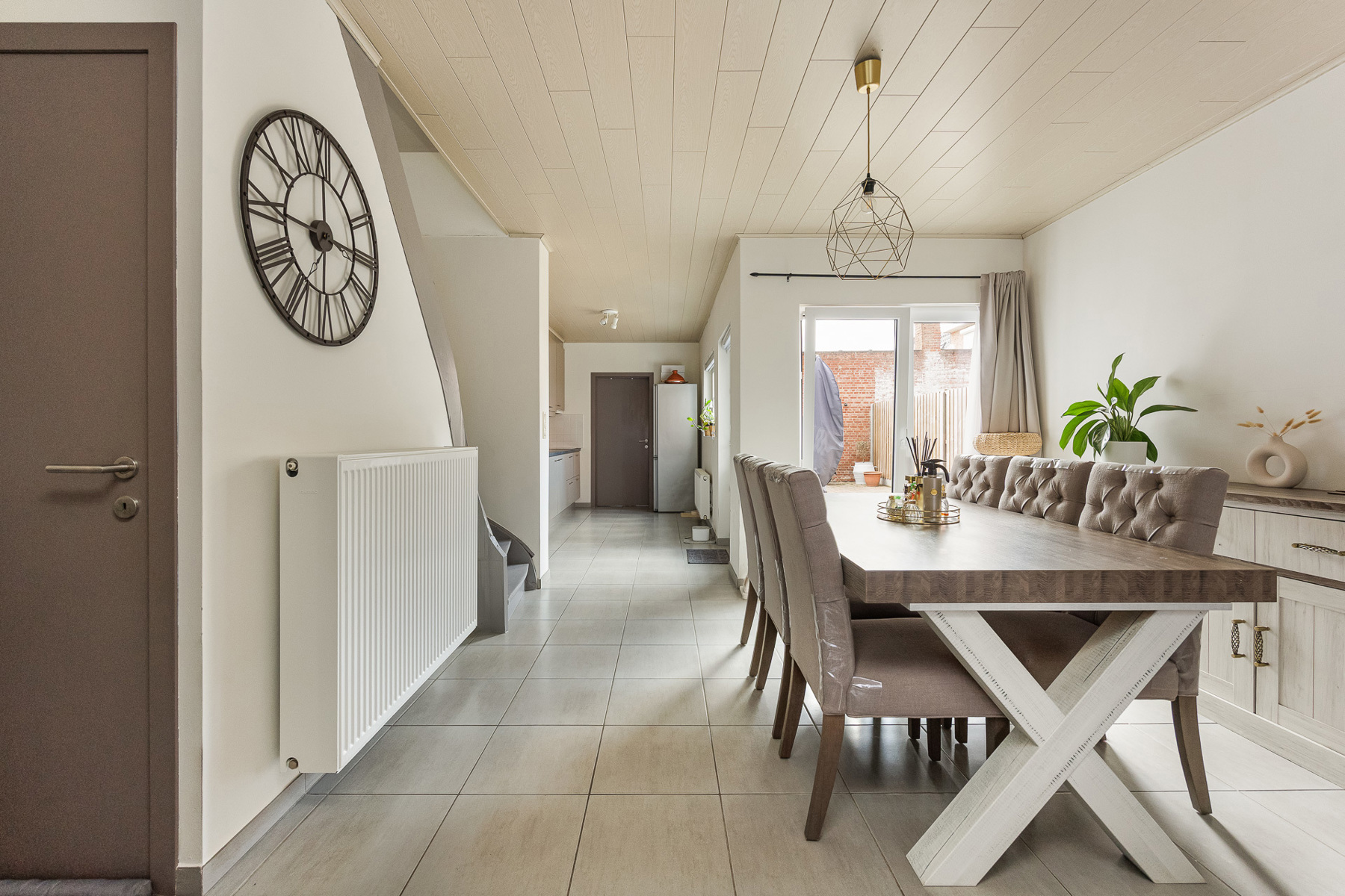 Gezinswoning met 3 slaapkamers en stadskoer met toegangspoort, gelegen binnen de ring van Turnhout. - foto 4