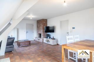 Op slechts enkele kilometers van Lokeren bevindt zich deze statige villa in de Klipsenstraat. De woning is opgedeeld in twee ruime appartementen,...