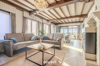 Instapklare open bebouwing met 3 slaapkamers, 2 garages en zicht op de velden!STARTPRIJS: Elk bod boven deze startprijs, wordt voorgelegd aan...