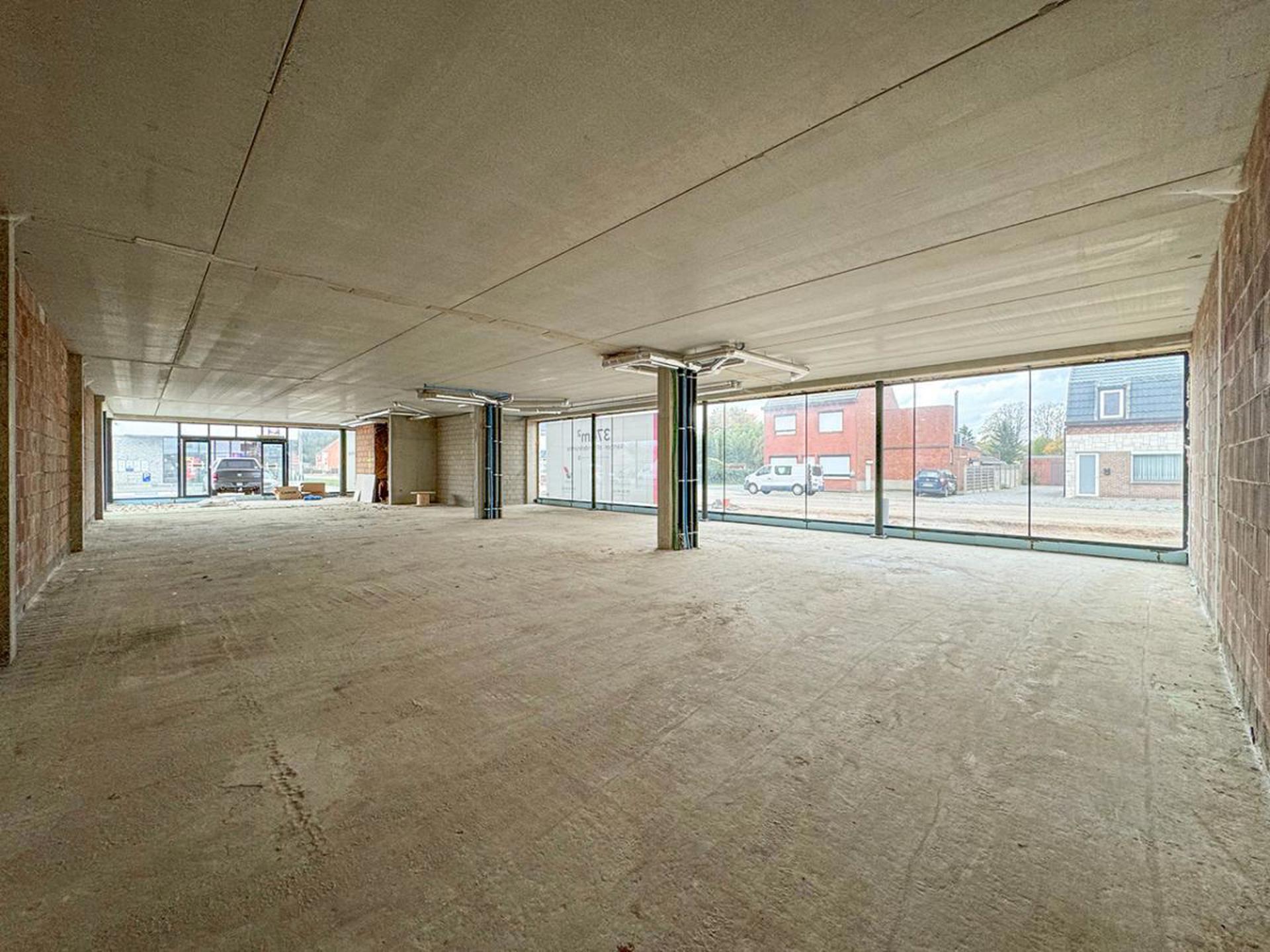 Kantoor of handelsgelijkvloers (374m²) in het centrum van Ham - foto 3