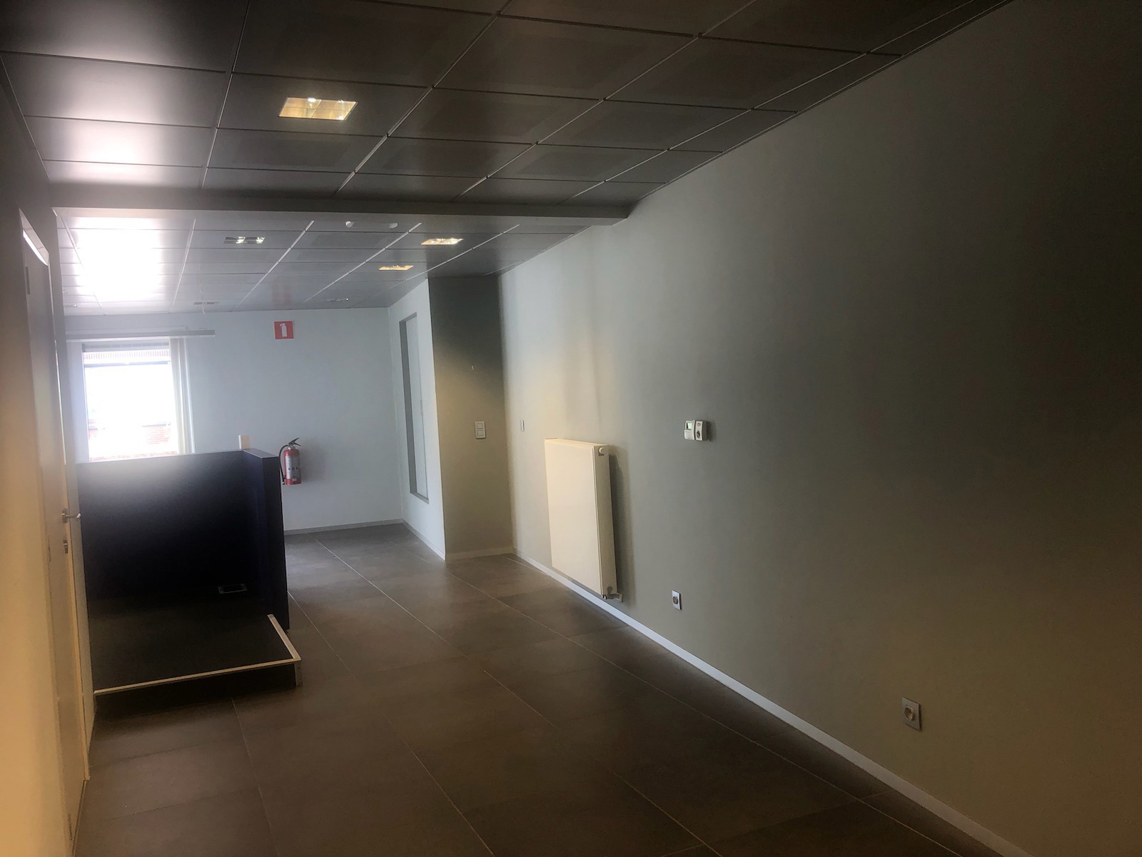 Gelijkvloerse handelsruimtes op centrale hoekligging te St.Gillis-Waas - foto 5