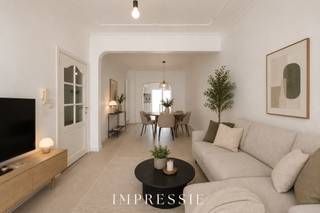 <div><strong>Pre-sale op 23 en 24 juli - enkel op afspraak.</strong></div>
<div>
<p><span>Op zoek naar een ruime woning met tal van mogelijkheden op een centrale ligging? Dan is deze charmante stadswoning in de Lebeaudystraat 9 te Merksem zeker een bezoek waard.</span></p>
<p><span>Bij het binnenkomen komt u terecht in de gezellige leefruimte, die aansluit op een volledig geïnstalleerde keuken met aansluiting voor een wasmachine. Vanuit de keuken bereikt u het ruime terras, dat zich perfect leent om om te vormen tot een sfeervolle stadstuin waar u in alle rust kunt genieten.</span></p>
<p><span>Op de tussenverdieping bevindt zich de badkamer. De eerste verdieping telt twee volwaardige slaapkamers en ook de tweede verdieping beschikt over twee ruime slaapkamers, waardoor deze woning ideaal is voor een groot gezin, thuiswerk of hobbyruimte.</span></p>
<p><span>Daarnaast is de woning volledig onderkelderd, wat zorgt voor extra bergruimte.</span></p>
<ul></ul>
<p><span>Dankzij de gunstige ligging nabij winkels, scholen, openbaar vervoer en belangrijke invalswegen combineert deze woning een vlotte bereikbaarheid met het comfort van wonen in een aangename buurt.</span></p>
<p><strong>Troeven</strong></p>
<span>4 volwaardige slaapkamers</span><br /><span>Volledig geïnstalleerde keuken</span><br /><span>Groot terras met potentieel voor een gezellige stadstuin</span><br /><span>Kelder aanwezig</span><br /><span>Centrale ligging in Merksem</span><br /><span>Zeer rustige woonwijk</span><br /><span><br />Ideaal voor gezinnen of investeerders</span><br />
<p><span>Interesse? Contacteer Xander op +32 497 18 10 84 of via xander@reds.be</span></p>
</div>
