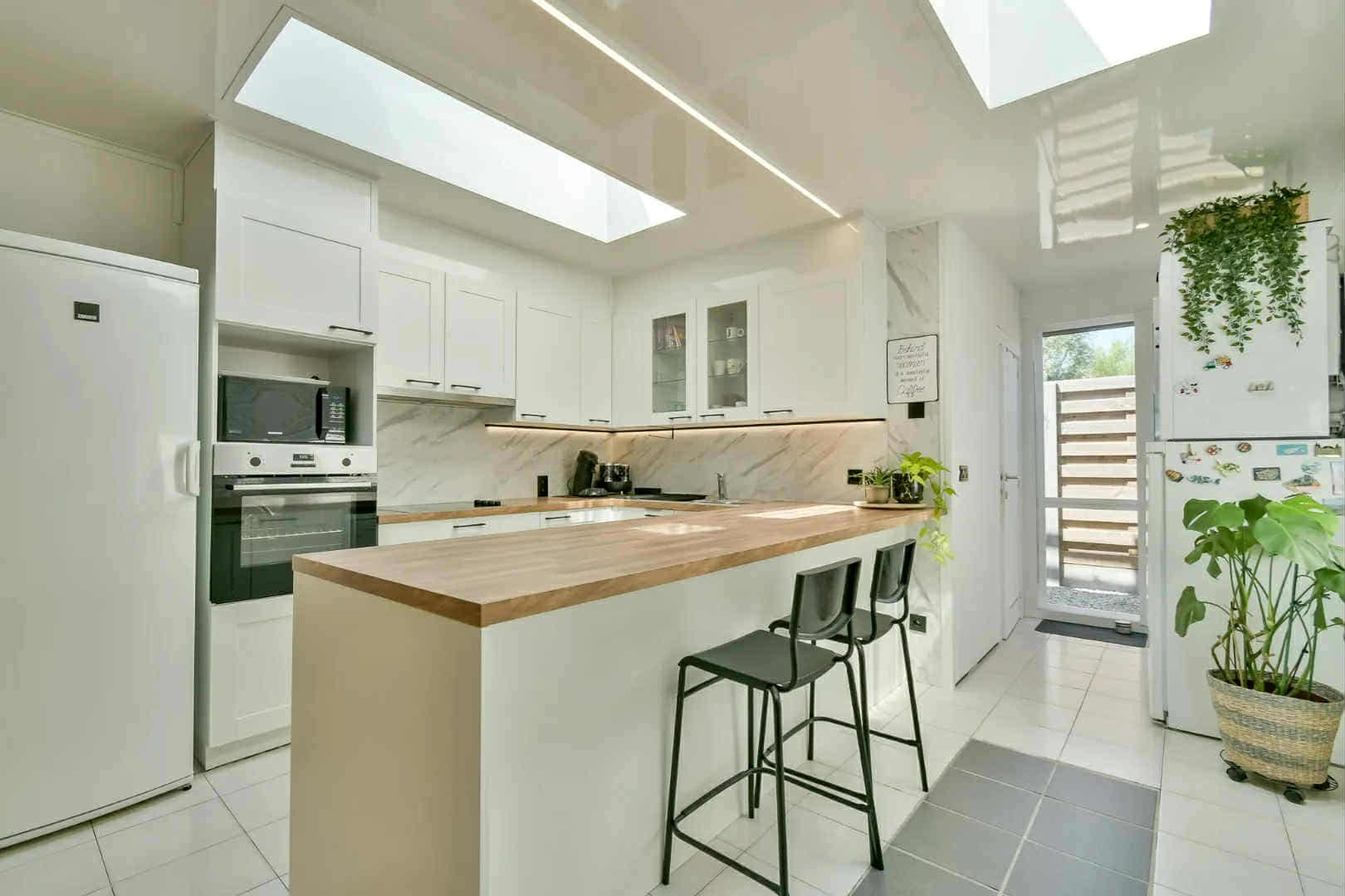 Gerenoveerde rijwoning met 3 slaapkamers en tuin te Roeselare - foto 4