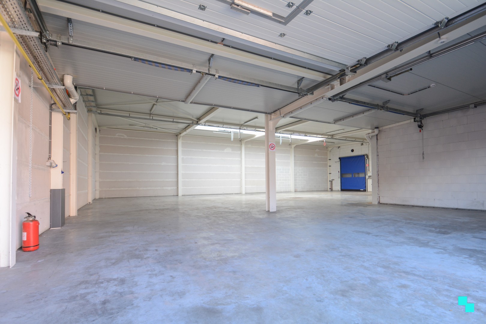 Magazijn van 300 m² op goede locatie te Izegem - foto 2