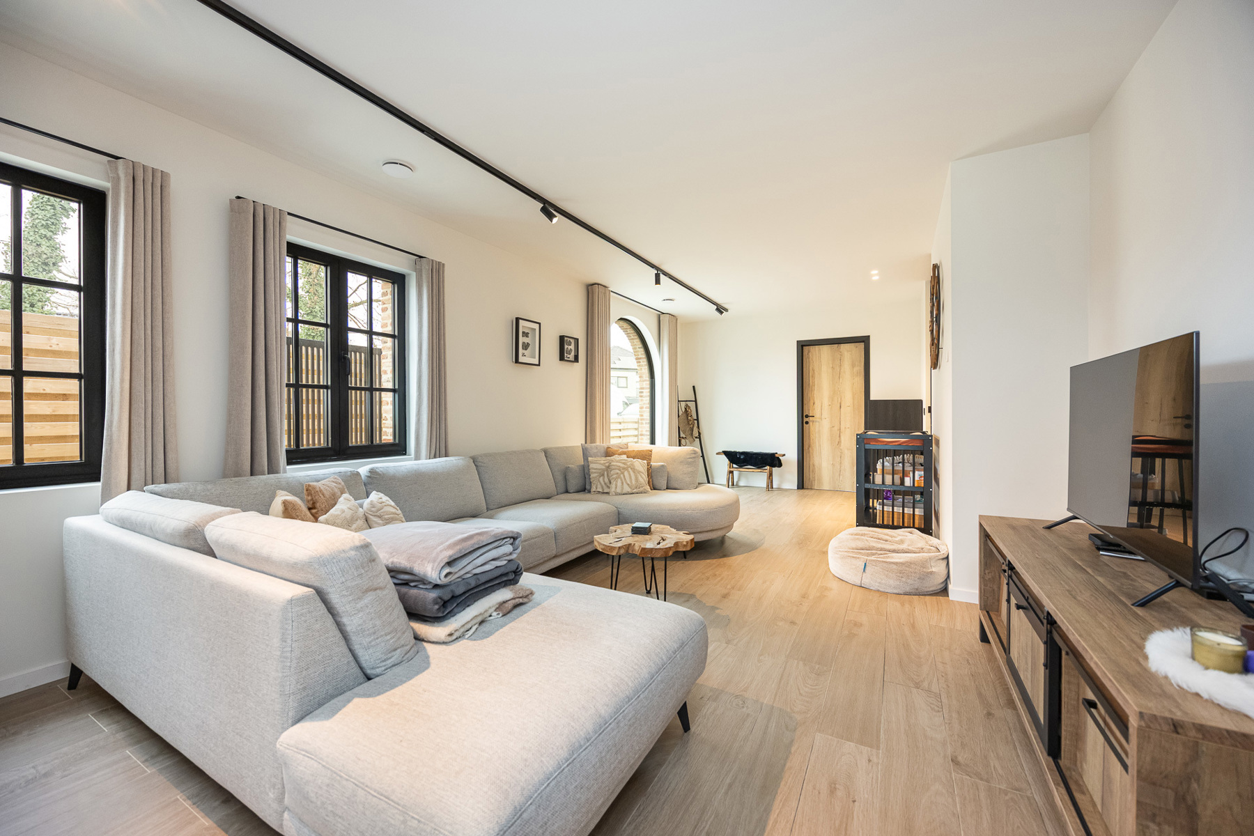 Kwaliteitsvolle energiezuinige woning met 5 slaapkamers op een rustige ligging in Merksplas. - foto 5