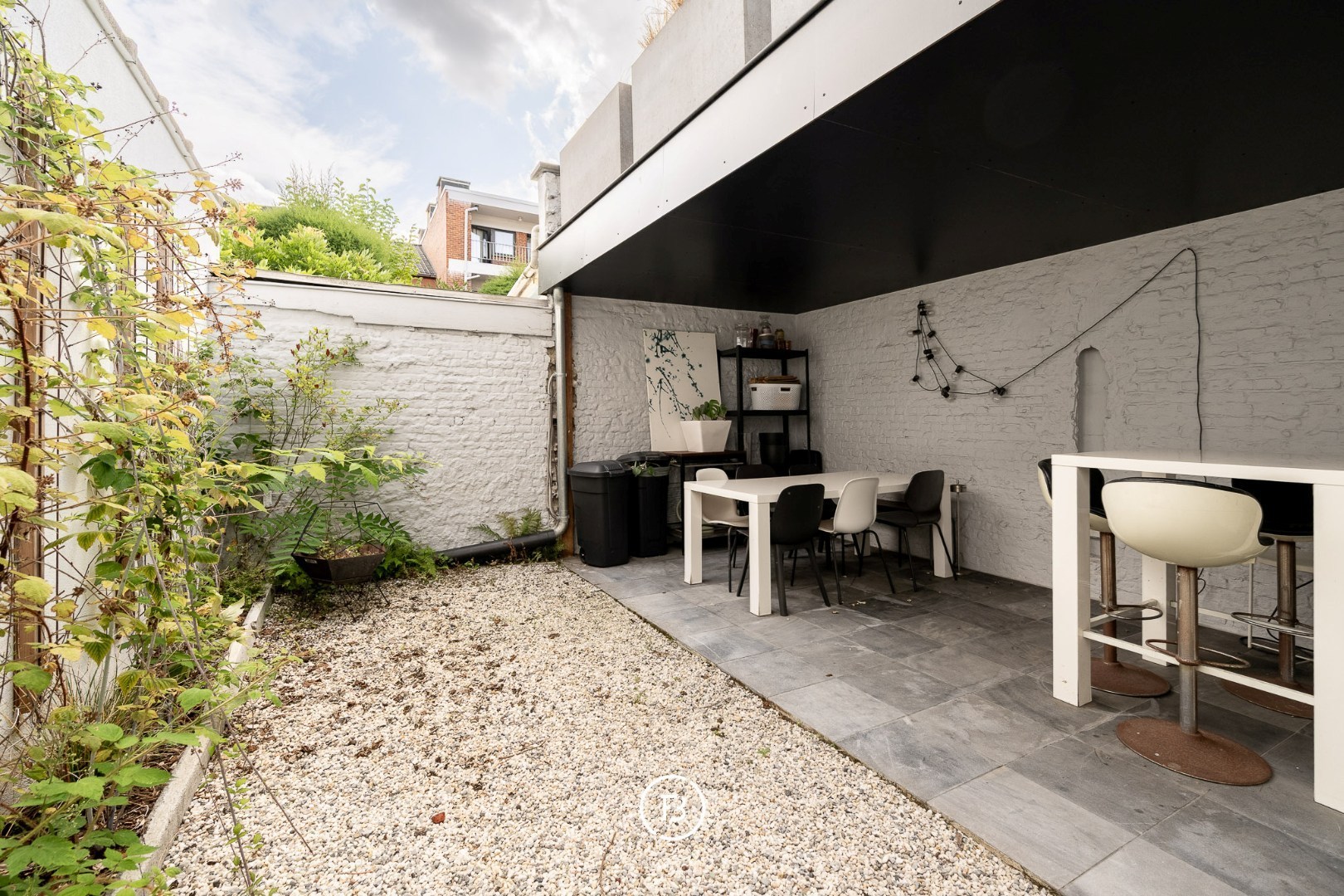 Luxurious ready-to-move-in townhouse in prime location in the heart of Ghent. - photo 2