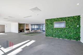 Uitzonderlijk goed bereikbare, instapklare kantoren van 198 m² te huur, ideaal gelegen dankzij de directe aansluiting met de R4 op slechts 1...