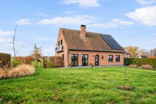 Located in a very quiet cul-de-sac, this fully renovated detached home enjoys open views over the surrounding greenery and the Kluisberg. Here,...