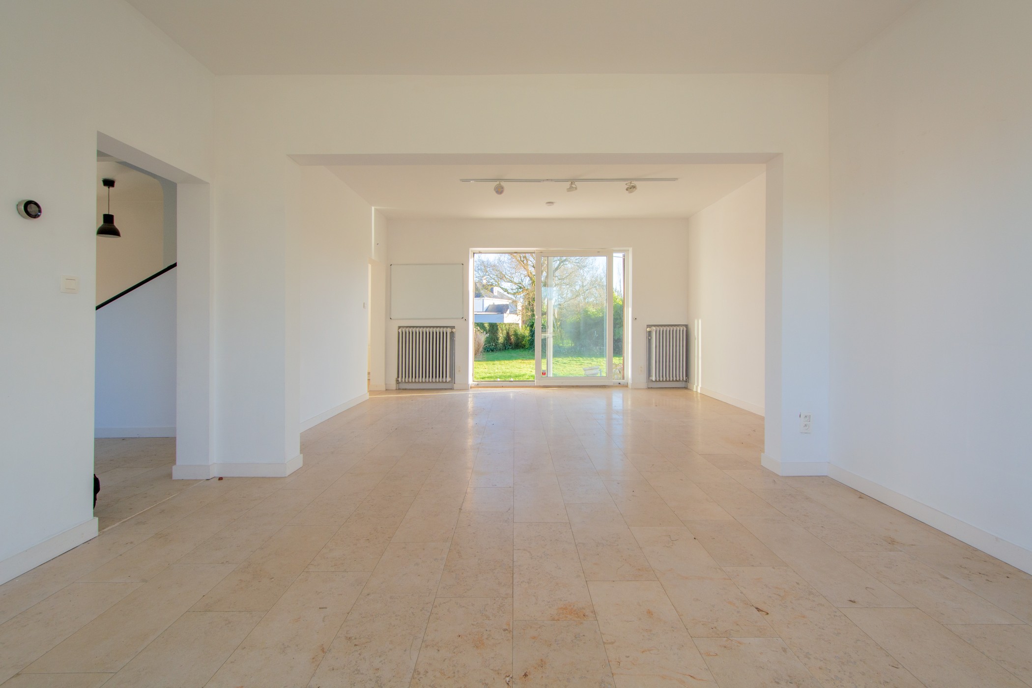 Handelspand met woonst te huur op toplocatie in Sint-Martens-Latem! - photo 2