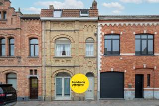 Uniek gerenoveerd pand met 3 entiteiten in hartje NieuwpoortWoonst met praktijkruimte of studio in het centrum van Nieuwpoort-stad, op wandelafstand...