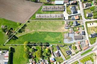 Langs de Hanestraat in Nazareth–De Pinte bevindt zich een uitzonderlijk aaneengesloten domein van 14.059 m², bestaande uit meerdere bestaande...