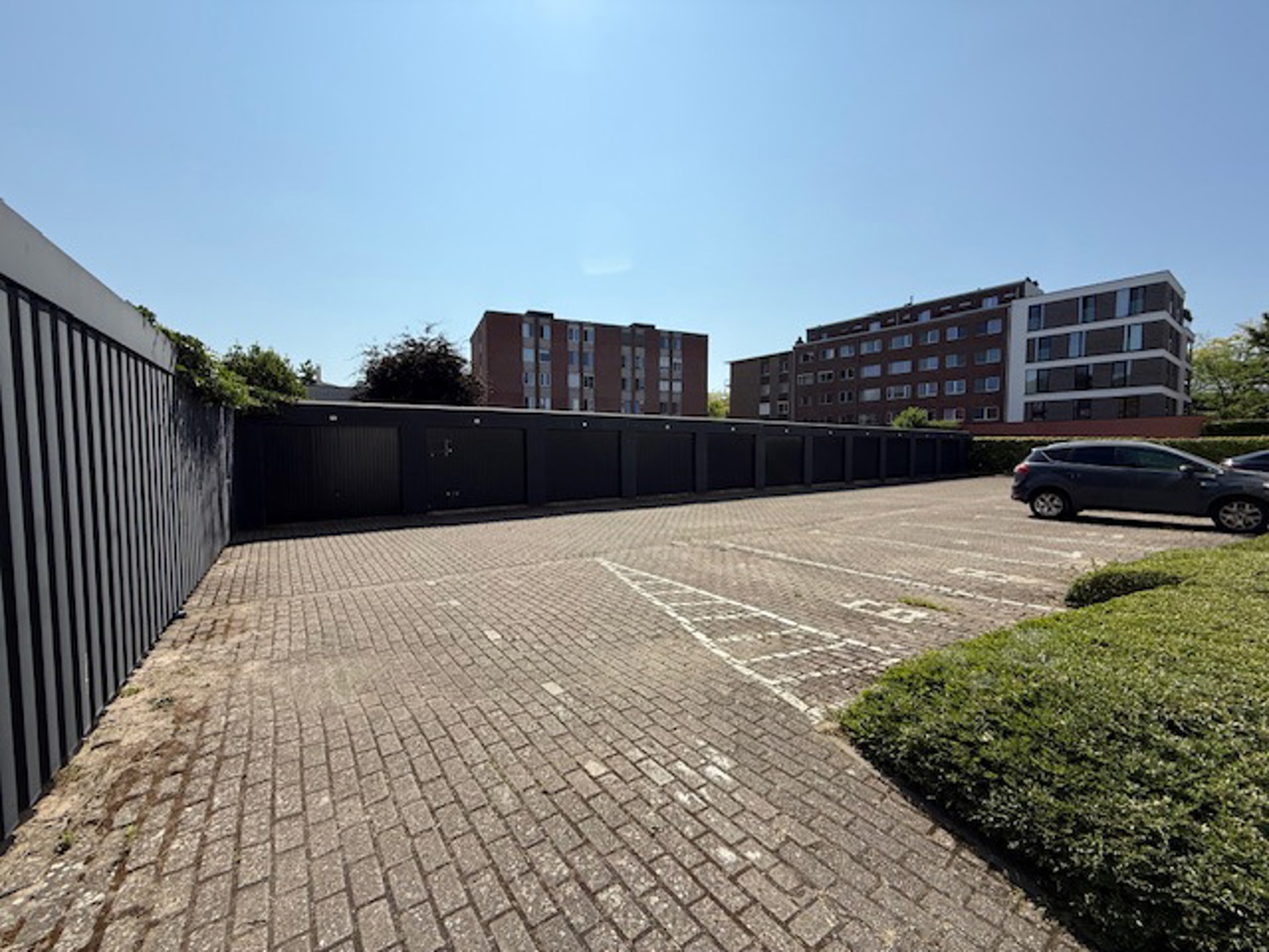 Afgesloten garagebox te koop (box nr. 6) - foto 1