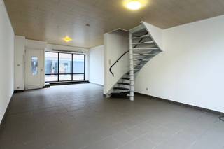 Op zoek naar een instapklare woning op een strategische ligging? Dan is deze charmante gezinswoning met vier volwaardige slaapkamers precies wat...
