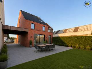 <span><u>Mogelijkheid tot aankoop à 6% BTW!</u></span><br /><br /><strong>STIJLVOLLE NIEUWBOUWWONING (BEN-WONING)</strong> met ideale ligging tussen het <strong>CENTRUM VAN GAVERE EN DE N60</strong>. Deze <strong>RUIME WOONST</strong> biedt een aangename leefomgeving met <strong>DRIE VOLWAARDIGE SLAAPKAMERS </strong>en een <strong>GROTE ZOLDER</strong> die <strong>VIA EEN VASTE TRAP</strong> bereikbaar is, waardoor er eenvoudig ruimte gecreëerd kan worden voor een <strong>VIERDE SLAAPKAMER, HOBBYRUIMTE OF THUISKANTOOR</strong>. Verder beschikt de woning over een <strong>PRAKTISCHE CARPORT</strong> en wordt ze uitgerust met hedendaagse technieken zoals <strong>ZONNEPANELEN, REGENWATERRECUPERATIE</strong> en vloerverwarming via een <strong>LUCHT-WATER WARMTEPOMP</strong>. De keuken is nog zelf te plaatsen, zodat u deze volledig kunt afstemmen op uw <strong>EIGEN SMAAK EN WENSEN</strong>. Buitenshuis heeft u een aangename buitenomgeving, waar u tot rust kan komen. De ligging is bijzonder interessant voor wie rustig wil wonen met het centrum van Gavere dichtbij én een <strong>VLOTTE VERBINDING NAAR DE N60</strong> wenst. Oplevering is voorzien tegen zomer 2026.<br /><br />Adres: Stationsstraat 22 te Gavere