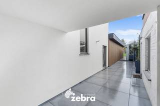 Deze ruime en instapklare woning met 4 slaapkamers bevindt zich op een boogscheut van het centrum van Roeselare. De woning geniet van een...