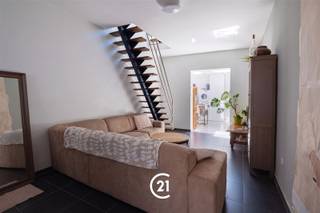 <p>Are you looking for an interesting investment or a comfortable home for studying children? Then this completely renovated closed building at Wilgestraat 60 in Ghent is definitely worth a visit.</p><p>The house underwent a thorough renovation in 2021 and has been carefully maintained ever since. In recent years it has been occupied by the owner's student children, making it perfect as an investment for student housing, owner-occupancy or classic rental.</p><p>On the ground floor there is a pleasant and spacious living room that connects to the fully equipped kitchen. Thanks to the practical layout, you will enjoy a comfortable living space here.</p><p>The second floor has a spacious bedroom and a well-kept bathroom. On the second floor there are two more full bedrooms, one of which is a duplex room with an attractive sleeping area under the roof.</p><p>Advantages:</p><p>* Completely renovated in 2021<br />* 3 spacious bedrooms<br />* Ideal as an investment or for studying children<br />* Fitted kitchen<br />* Natural gas central heating<br />* Electrical installation compliant<br />* EPC label C<br />* Valid certificate of conformity available<br />* Located in a convenient location near schools, universities, public transportation and all amenities</p><p>Interested in this move-in ready home with excellent rental potential? <br />Plan a visit now at our 1st visit time on Tuesday, June 9!</p>